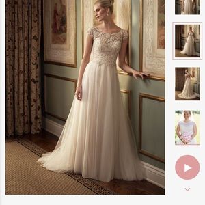 NEVER WORN-Wedding Dress with Keyhole back!
